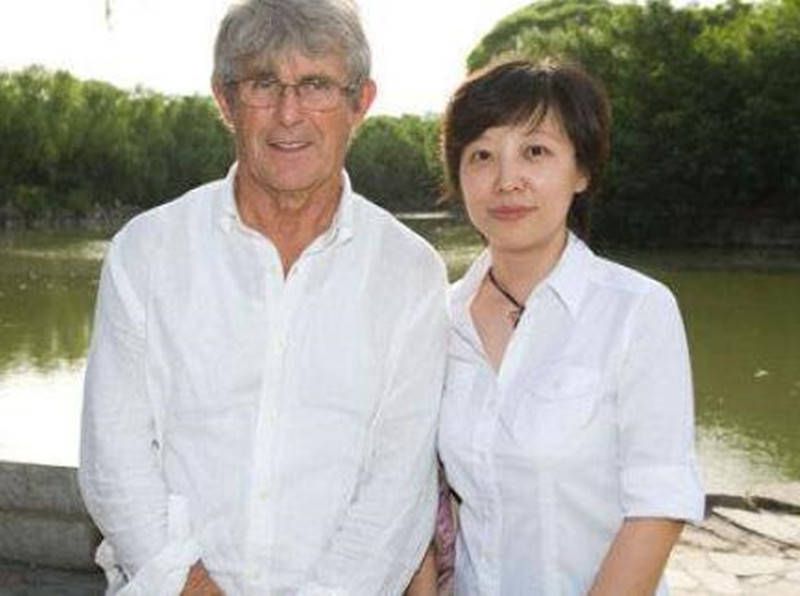她似乎对米盖尔的性取向一无所知。